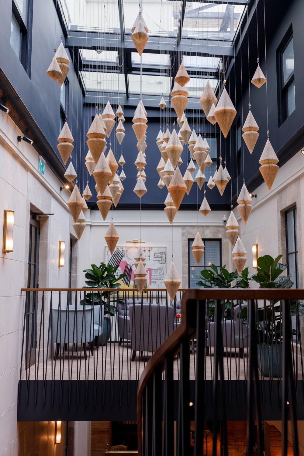 100 Queen'S Gate Hotel London, Curio Collection By Hilton Eksteriør billede The interior of the hotel