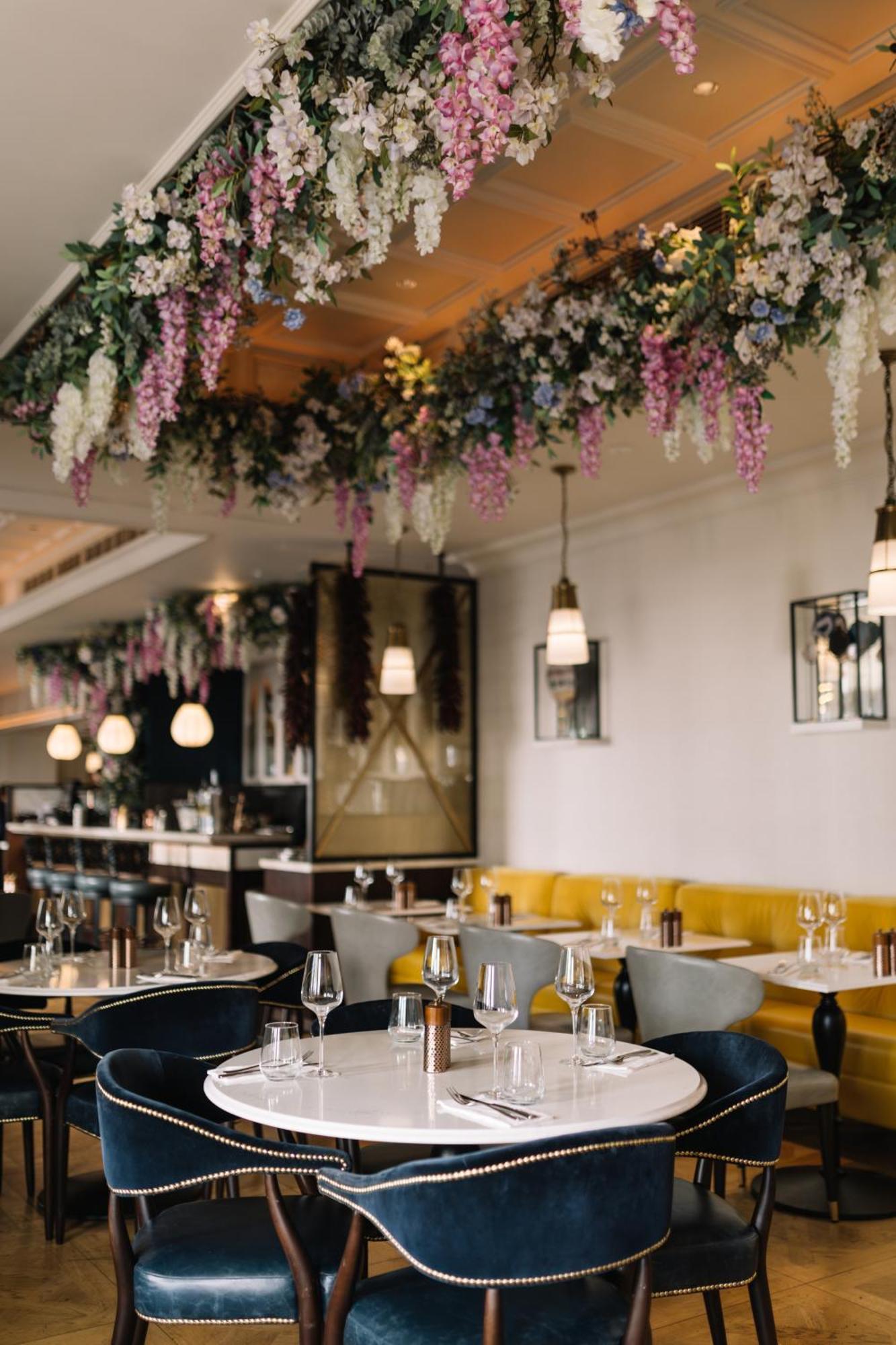 100 Queen'S Gate Hotel London, Curio Collection By Hilton Eksteriør billede Interior of the restaurant