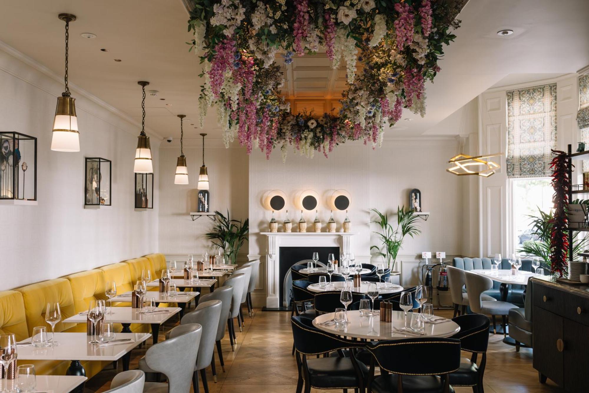 100 Queen'S Gate Hotel London, Curio Collection By Hilton Eksteriør billede Interior of the restaurant