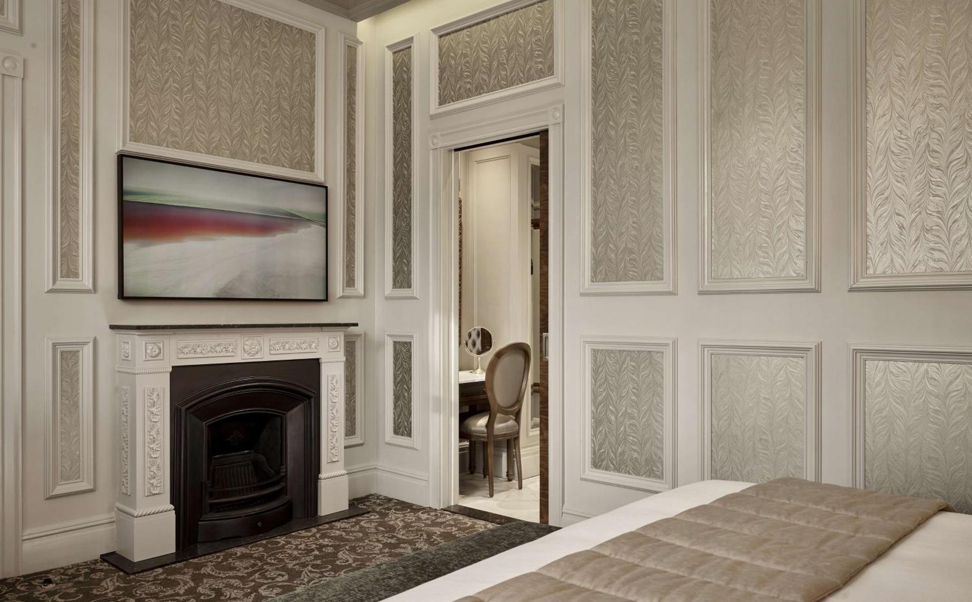 100 Queen'S Gate Hotel London, Curio Collection By Hilton Eksteriør billede A room at the hotel