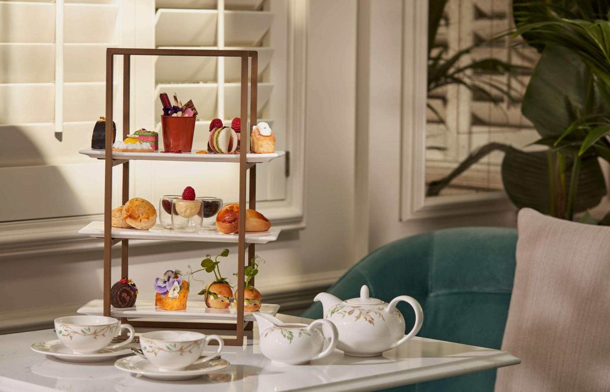 100 Queen'S Gate Hotel London, Curio Collection By Hilton Eksteriør billede Afternoon tea at the St. Regis Dubai
