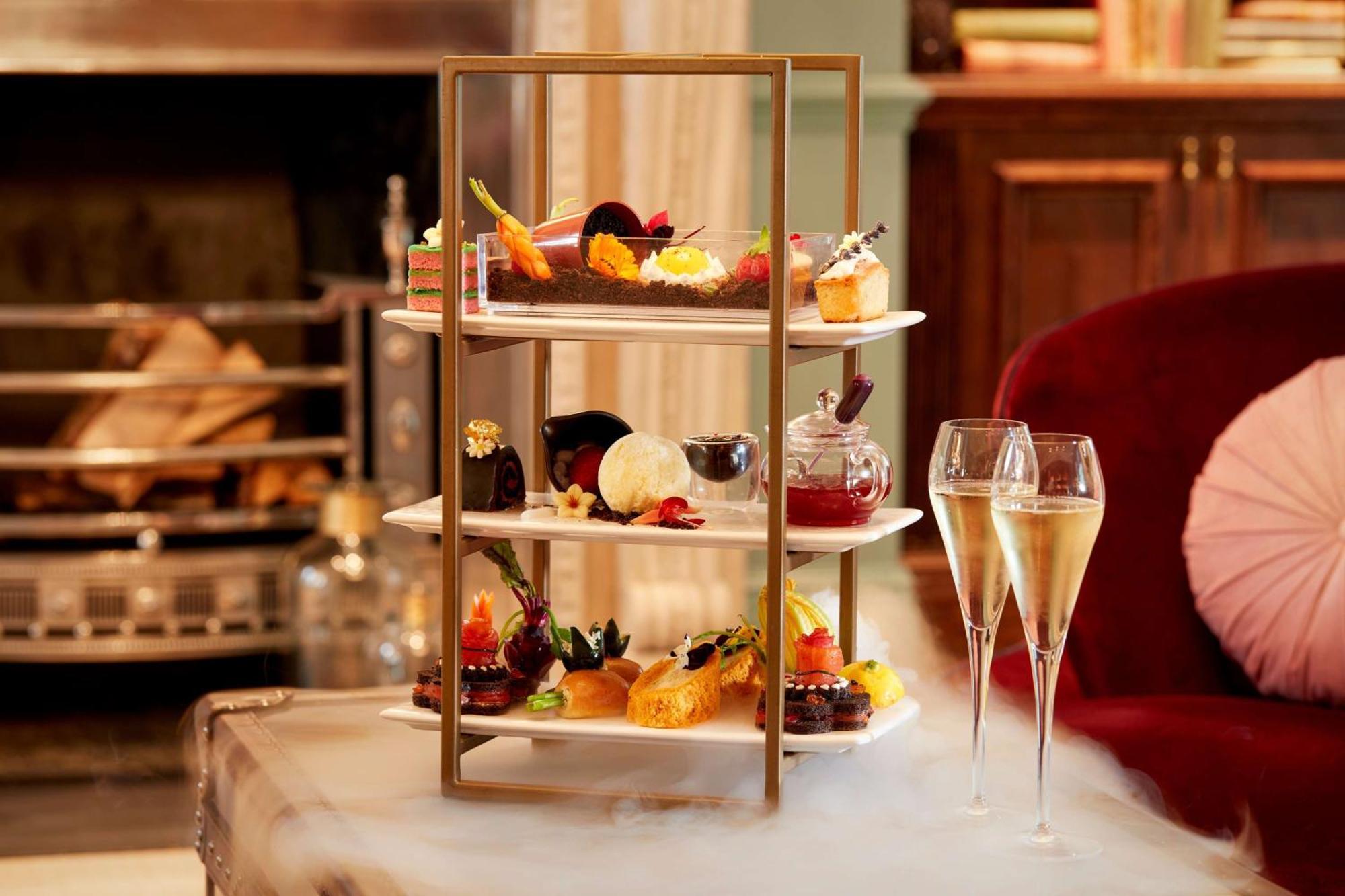 100 Queen'S Gate Hotel London, Curio Collection By Hilton Eksteriør billede Afternoon tea at the Ritz