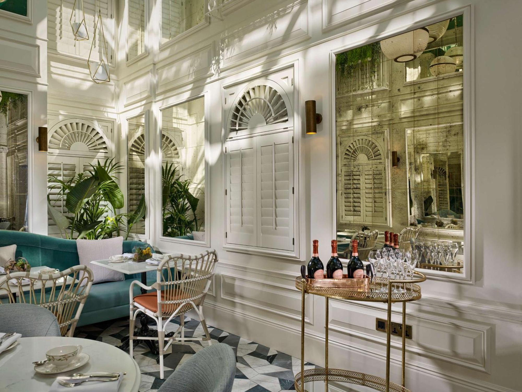 100 Queen'S Gate Hotel London, Curio Collection By Hilton Faciliteter billede The interior of the restaurant