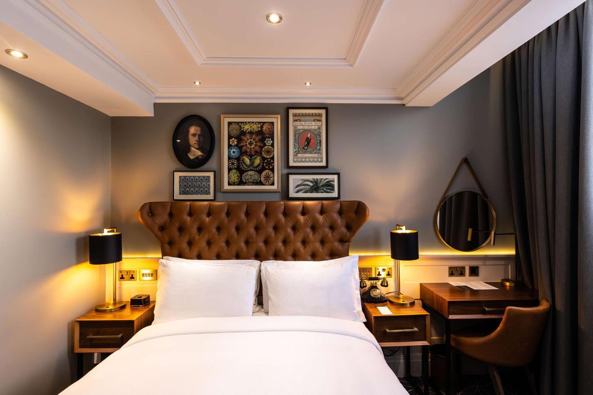 100 Queen'S Gate Hotel London, Curio Collection By Hilton Eksteriør billede A room at the hotel