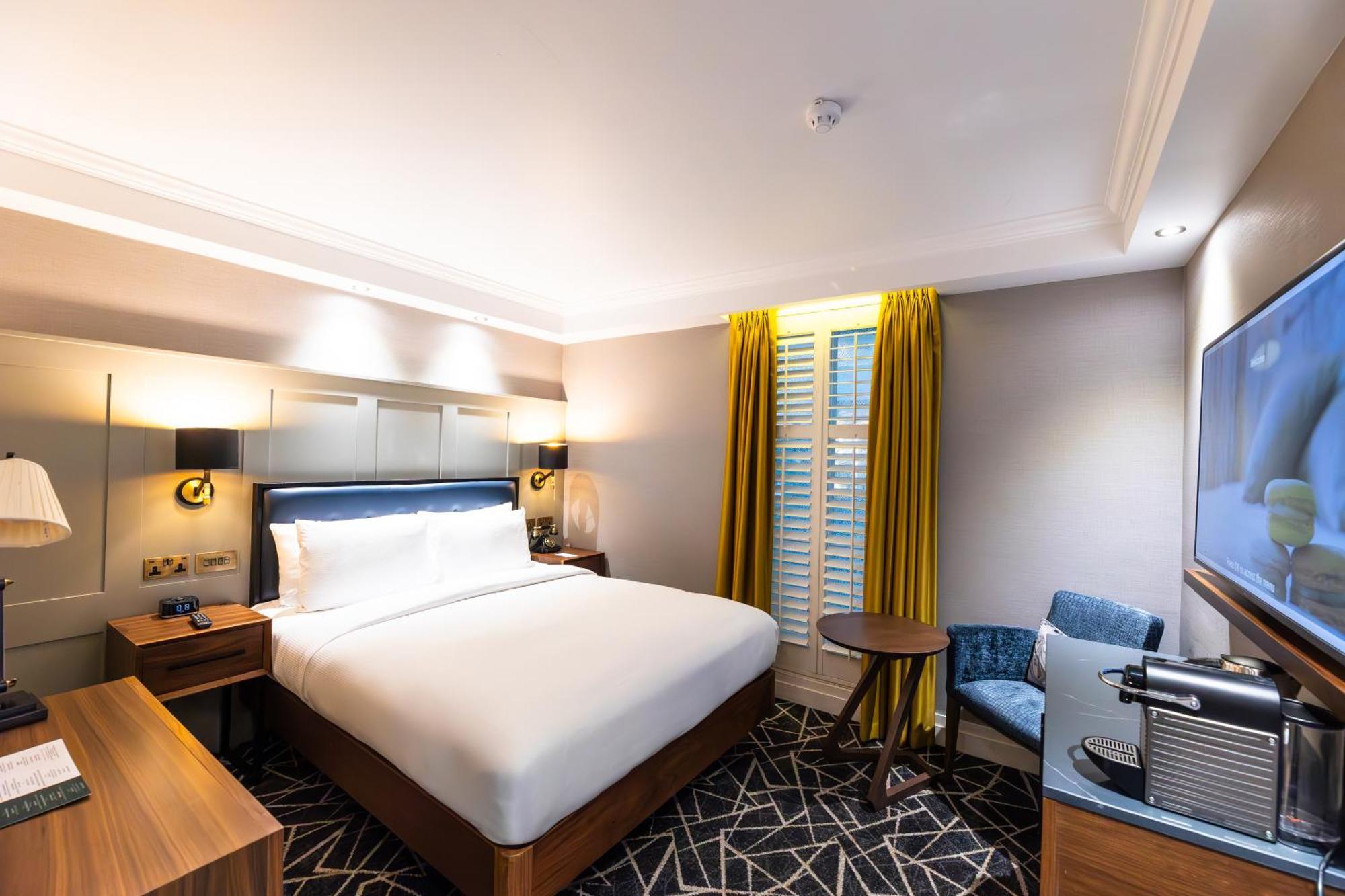 100 Queen'S Gate Hotel London, Curio Collection By Hilton Eksteriør billede A room at the hotel